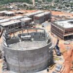 Energie : P𝐫𝐨𝐣𝐞𝐭 𝐝𝐞 𝐫𝐞𝐧𝐟𝐨𝐫𝐜𝐞𝐦𝐞𝐧𝐭 𝐝𝐞𝐬 𝐑𝐞́𝐬𝐞𝐚𝐮𝐱 𝐞́𝐥𝐞𝐜𝐭𝐫𝐢𝐪𝐮𝐞𝐬 𝐝𝐞 𝐓𝐫𝐚𝐧𝐬𝐩𝐨𝐫𝐭 𝐞𝐭 𝐝𝐞 𝐝𝐢𝐬𝐭𝐫𝐢𝐛𝐮𝐭𝐢𝐨𝐧 : 𝐮𝐧 𝐩𝐨𝐬𝐭𝐞 𝐬𝐨𝐮𝐫𝐜𝐞 𝟐𝟐𝟓/𝟑𝟑 𝐤𝐕 𝐜𝐨𝐧𝐬𝐭𝐫𝐮𝐢𝐭 𝐩𝐚𝐫 𝐂𝐈-𝐄𝐍𝐄𝐑𝐆𝐈𝐄𝐒 𝐚̀ 𝐃𝐮𝐞́𝐤𝐨𝐮𝐞́